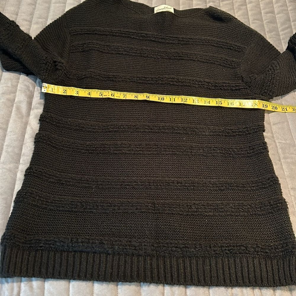 Universal Thread sweater size medium - Picture 7 of 8
